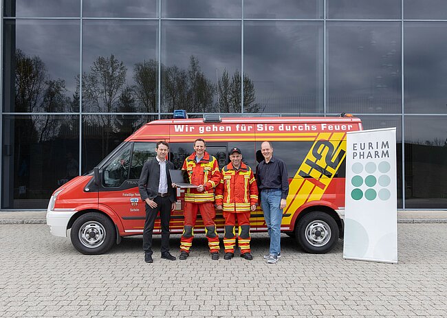 Spendenübergabe Laptop Freiwillige Feuerwehr Surheim